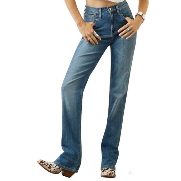 Ariat Women's High Rise Ultra Lucy Relaxed Straight Jean Fontana Medium Wash 29L - Picture 1 of 11